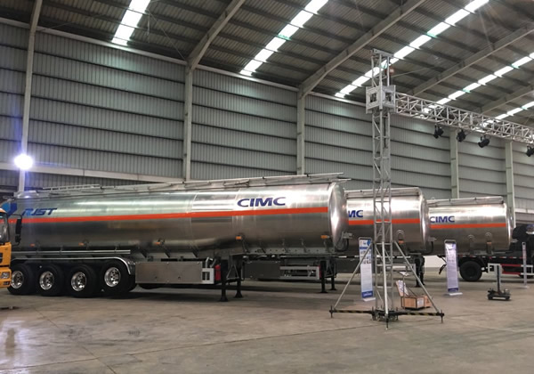 Semirremolque cisterna de líquido de 49,1 m³ para el transporte de petróleo en Myanmar